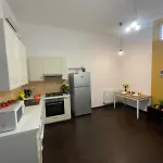 Huge In Old Town For Up To 9 People Bucarest