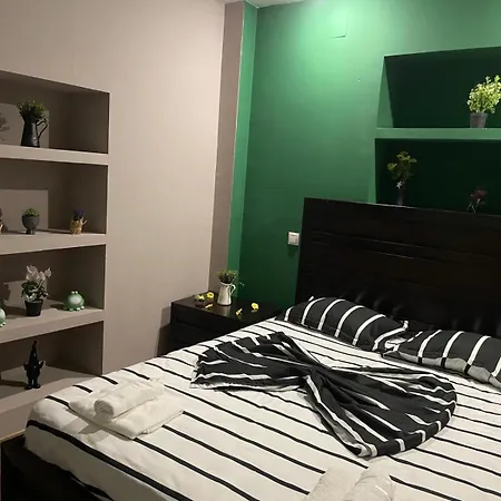 Huge In Old Town For Up To 9 People Daire Bükreş