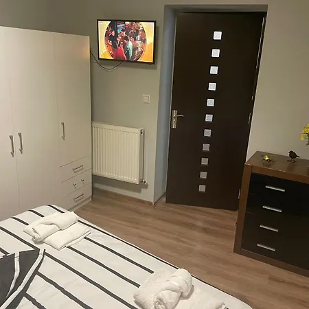 Huge In Old Town For Up To 9 People