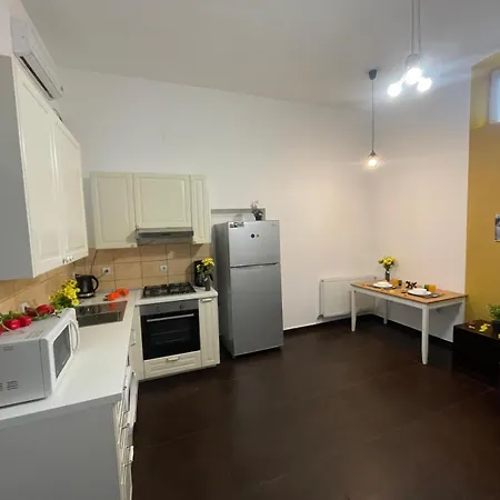 Huge In Old Town For Up To 9 People Bukurešť