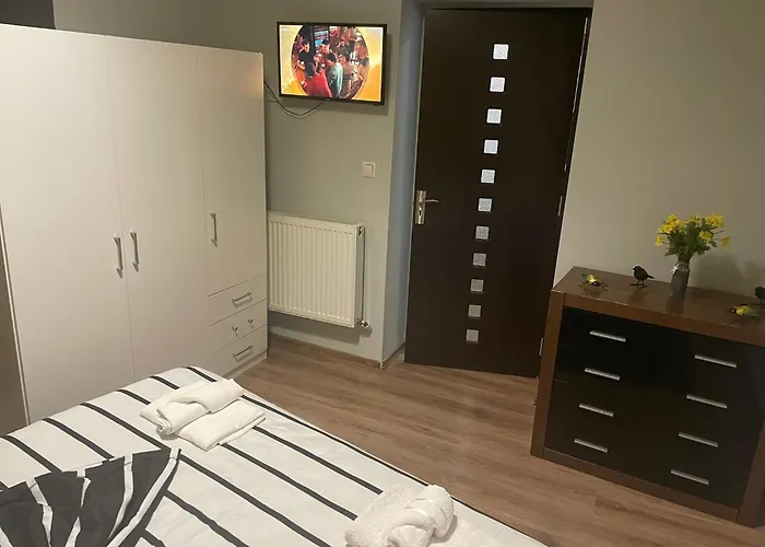 Huge In Old Town For Up To 9 People