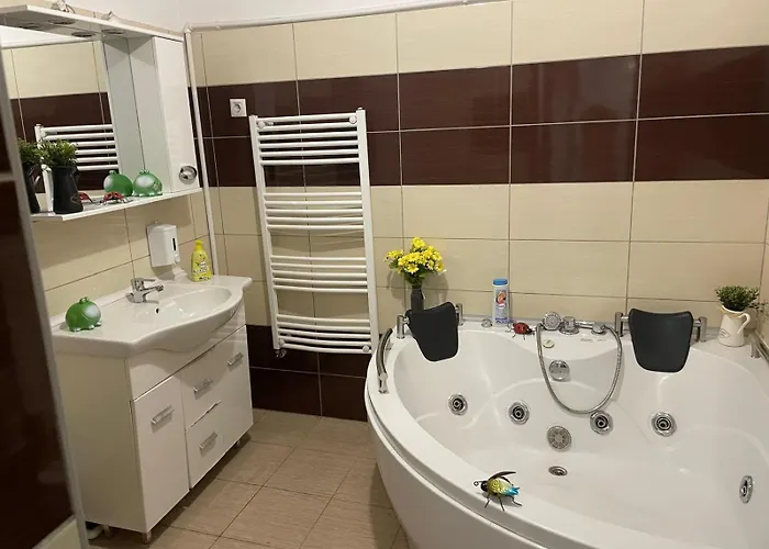 Huge In Old Town For Up To 9 People * Bucharest