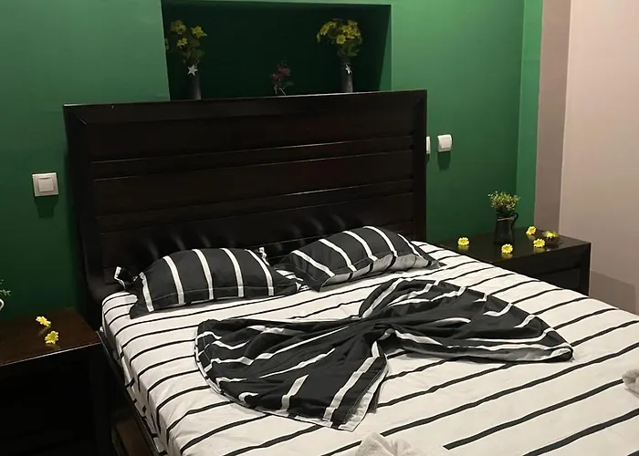 Huge In Old Town For Up To 9 People