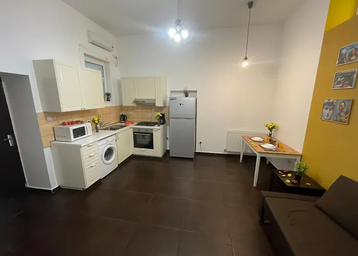 아파트 Huge In Old Town For Up To 9 People