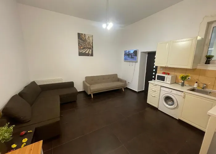 Huge In Old Town For Up To 9 People 布加勒斯特