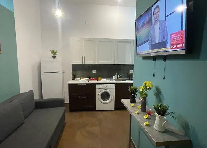 Huge In Old Town For Up To 9 People